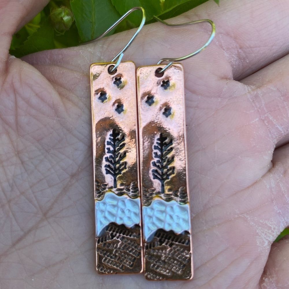Bohemian Dangling Earrings Engraved Mountain Scape Rose Gold Tone White Black